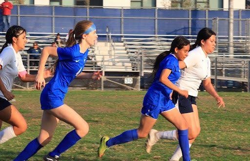 Cielo Perez and Ellis Bijleveld run towards victory